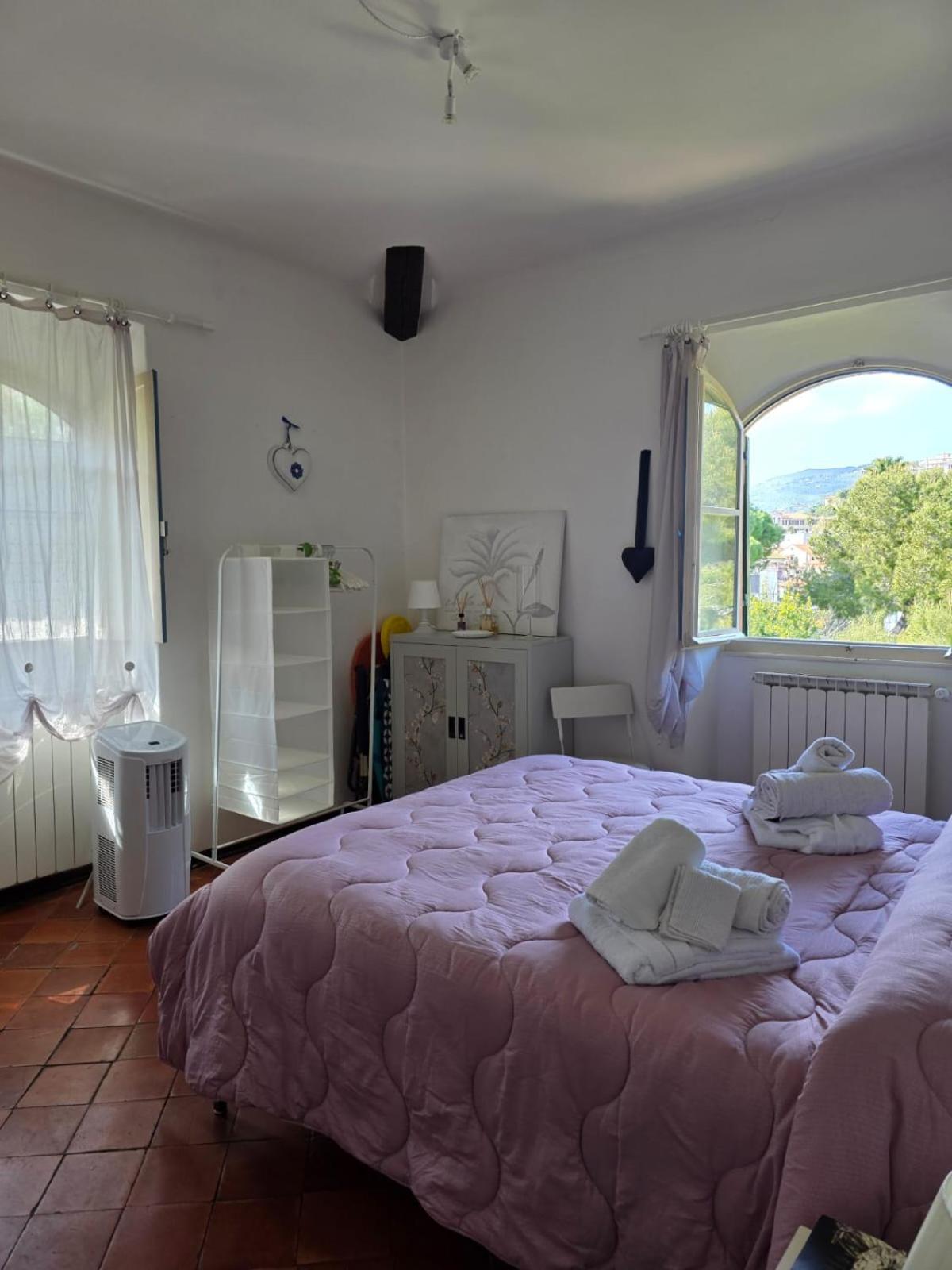 The Shell - New Interior Look But Same Old Charme 200Mt From The Sea With Garden And Parking Nearby Lejlighed Imperia Eksteriør billede
